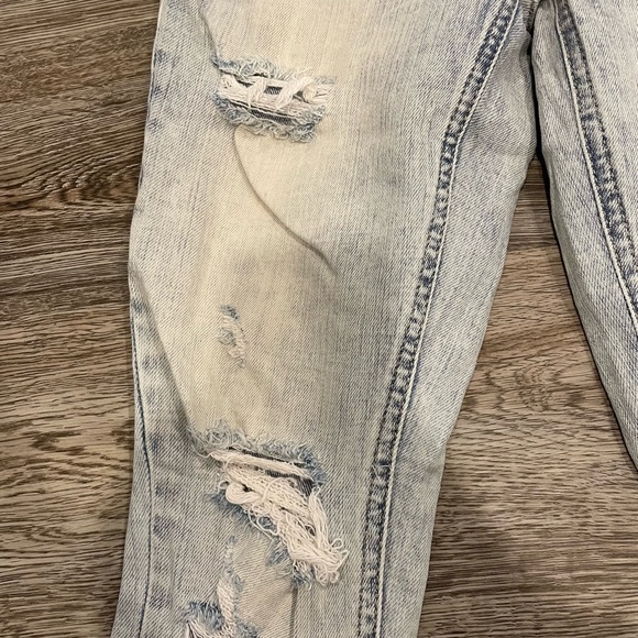 NWOT light wash, pre ripped jeans - Picture 3 of 6